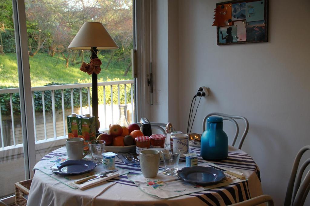 Bed and Breakfast Les Hauts de Perrache Sainte-Foy-lès-Lyon Zimmer foto